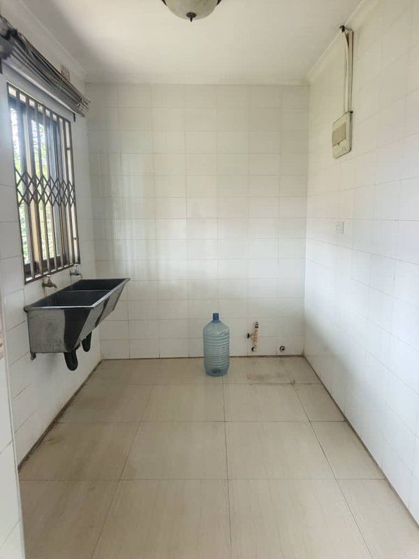 CROSSROAD AREA| THREE (3)BED FLAT|ÇOMPLEX OF ONLY 5*UNITS |RENT|K20,000