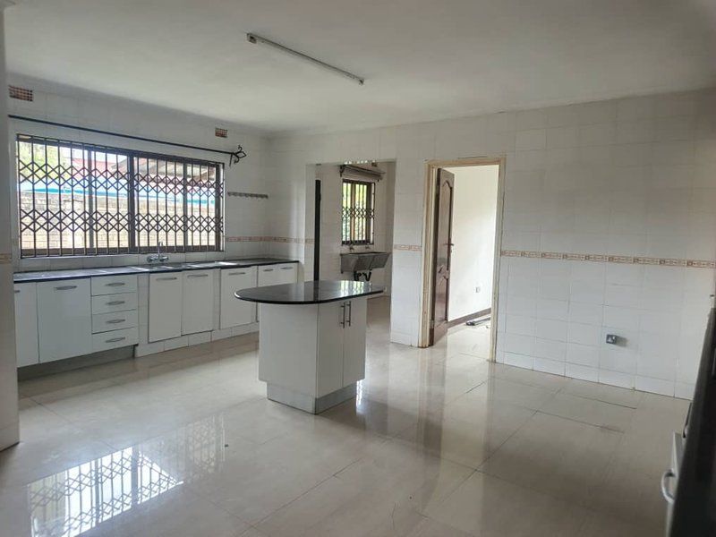 CROSSROAD AREA| THREE (3)BED FLAT|ÇOMPLEX OF ONLY 5*UNITS |RENT|K20,000