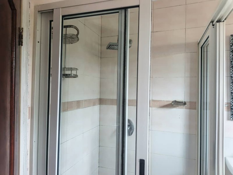CROSSROAD AREA| THREE (3)BED FLAT|ÇOMPLEX OF ONLY 5*UNITS |RENT|K20,000