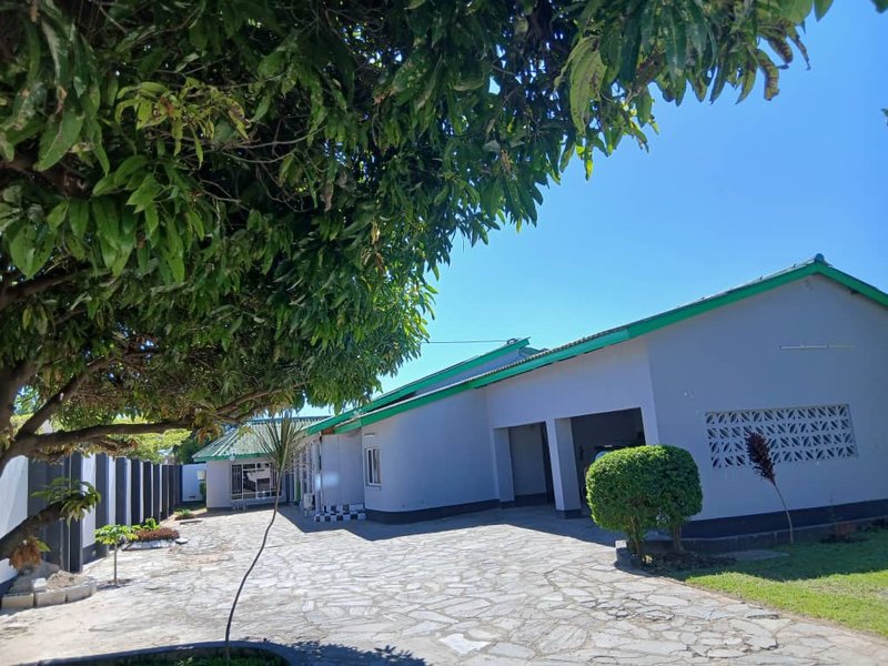 sale:house and flats,olympia behind mansa hill