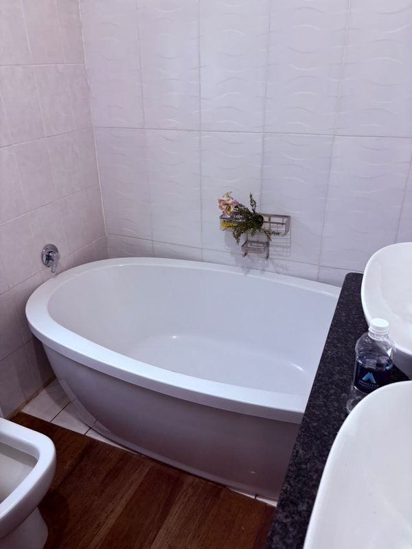 2-BEDROOM APARTMENT FOR RENT – JESMONDINE