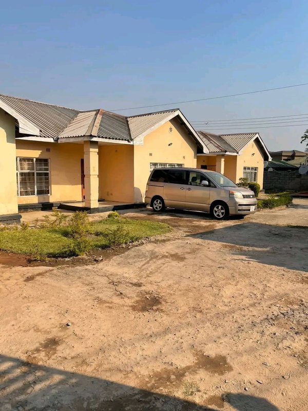sale:flats 5,riverside, kitwe