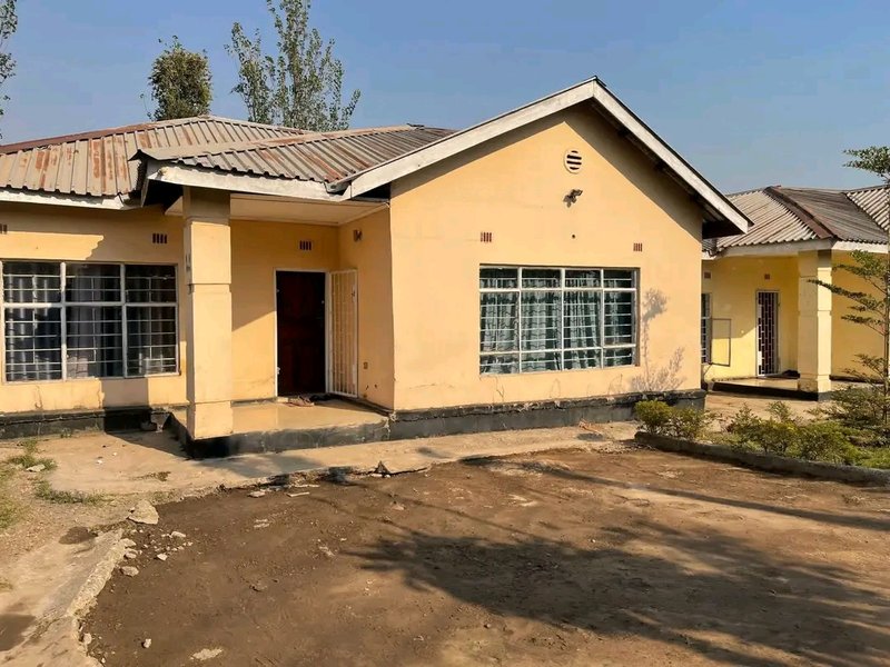 sale:flats 5,riverside, kitwe