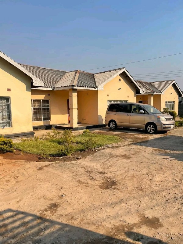 sale:flats 5,riverside, kitwe