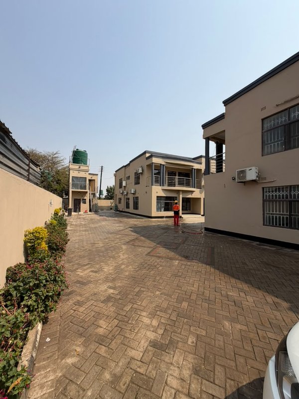 MAKENI|FREE STAND SPACIOUS MAISONETTE (FOUR) 4 BEDROOM HOUSE MSC| SHARED COMPLEX|RENT|K20,000 NEG