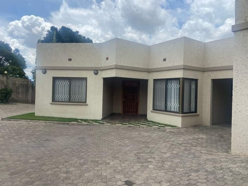 ROMA|NEAR ROMA GIRLS| SPACIOUS 3*BED APARTMENT WITH A PRIVATE POOL|RENT|$1,500