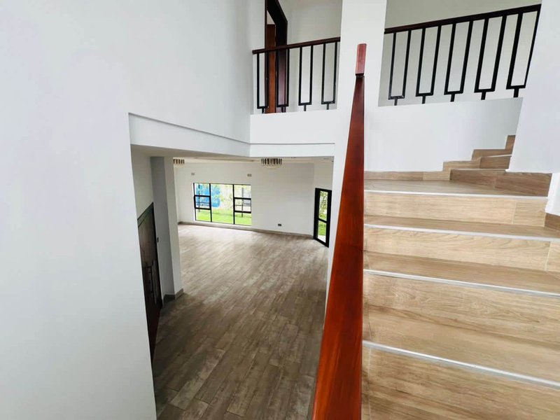 Executive 3 bedrooms standalone in roma