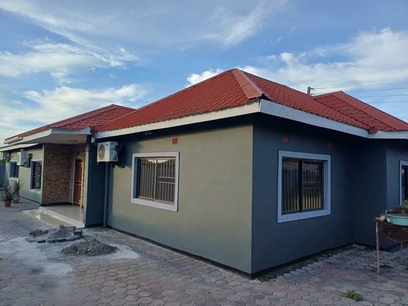 4 BEDROOMS HOUSE ON SALE