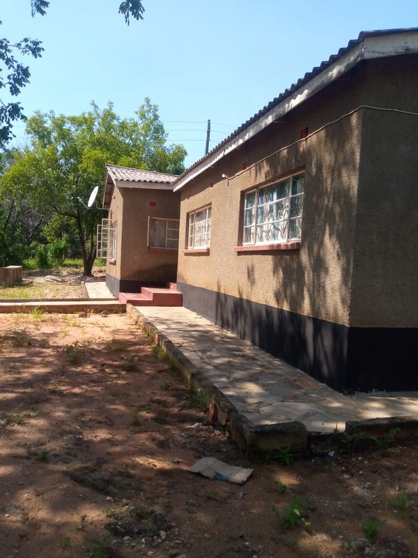 3-BEDROOM HOUSE FOR SALE IN SIAVONGA