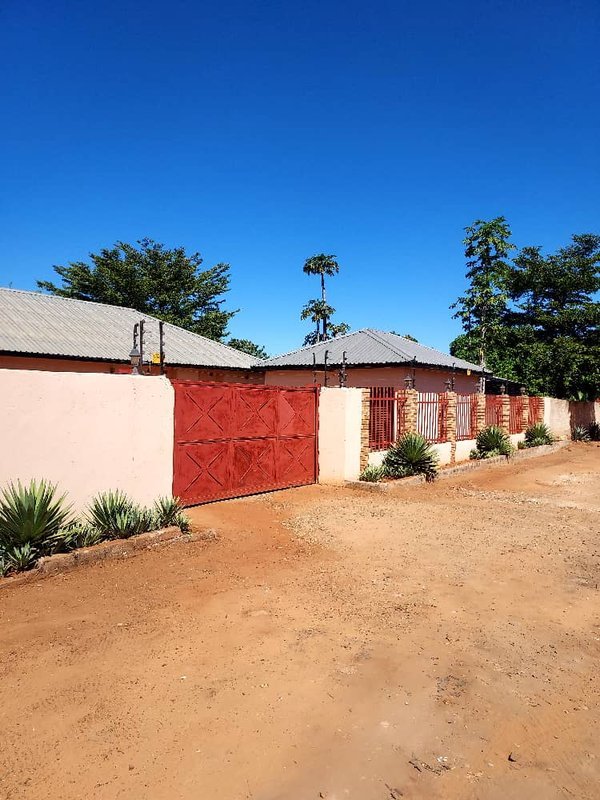 4-BEDROOM HOUSE FOR SALE – LIVINGSTONE