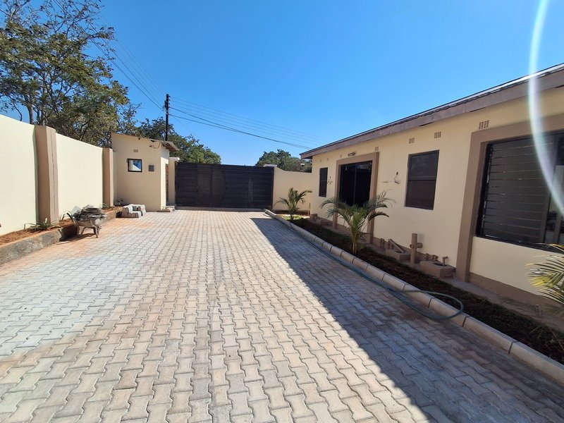 LEOPARDS HILL| CROSSPARK AREA|BEAUTIFUL NEWLY BUILT VACANT FREE STAND THREE BED HOUSES-|YARD ONLY FOUR (4) UNITS|RENT|K20,000 EACH