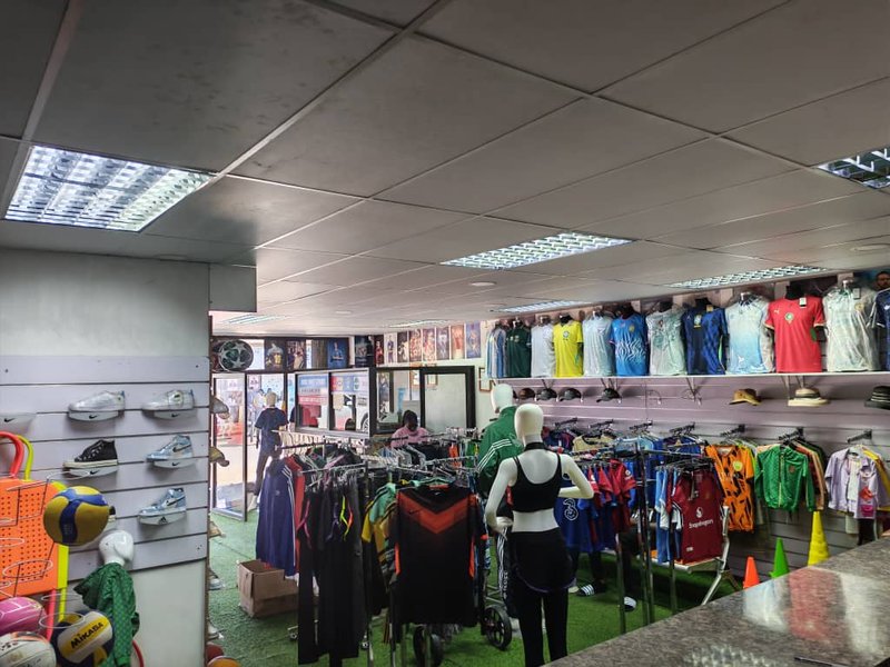 Commercial building for sale