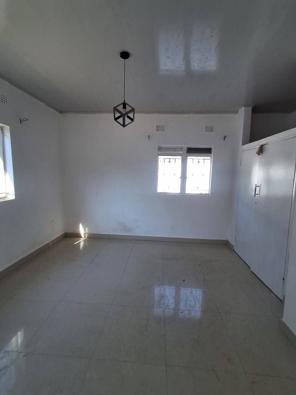 🚨PRIME LOCATION‼️🚨OLYMPIA|RECENTLY RENOVATED STANDALONE FOUR (4) HOUSE THREE TOILETS|SPACIOUS YARD SPACE|RENT|$2,000