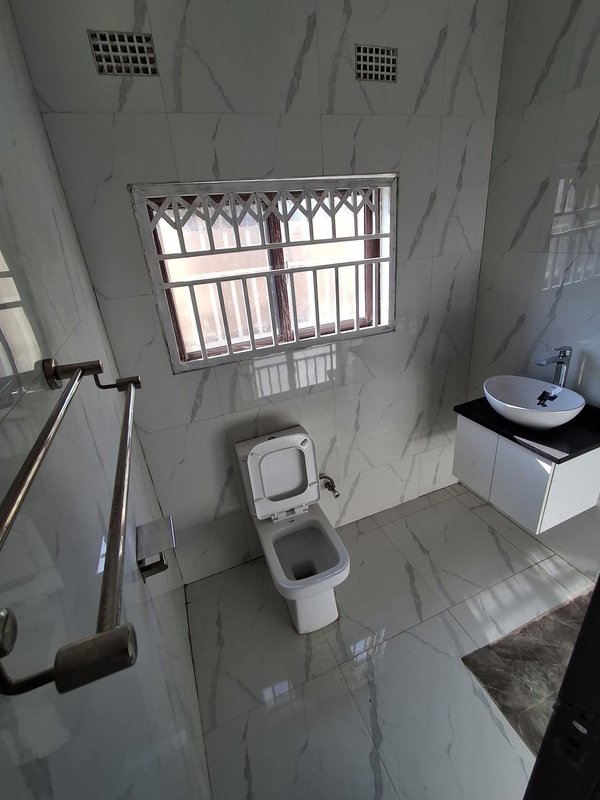 MAKENI|FREE STAND SPACIOUS MAISONETTE (FOUR) 4 BEDROOM HOUSE MSC| SHARED COMPLEX|RENT|K20,000 NEG