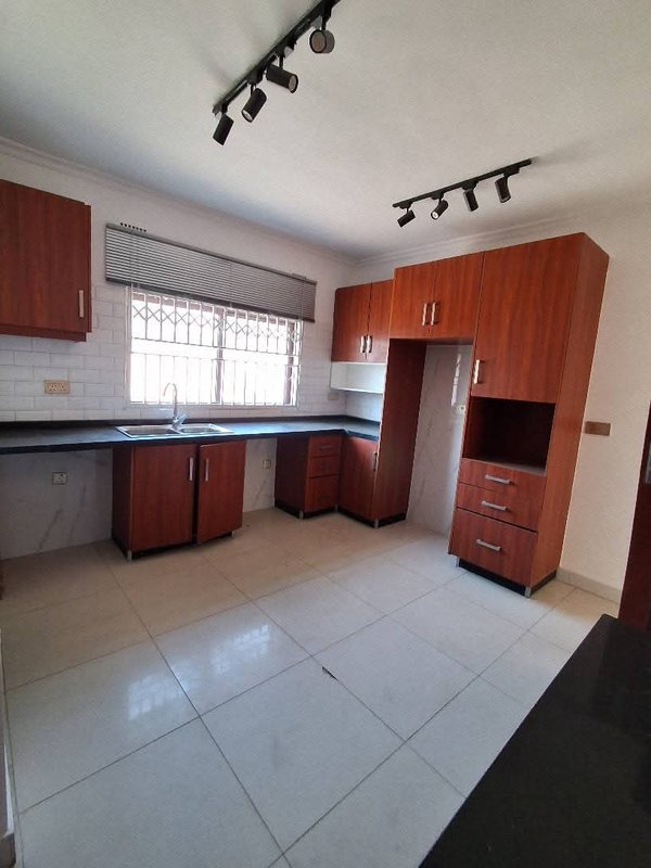 MAKENI|FREE STAND SPACIOUS MAISONETTE (FOUR) 4 BEDROOM HOUSE MSC| SHARED COMPLEX|RENT|K20,000 NEG