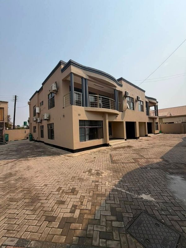 MAKENI|FREE STAND SPACIOUS MAISONETTE (FOUR) 4 BEDROOM HOUSE MSC| SHARED COMPLEX|RENT|K20,000 NEG