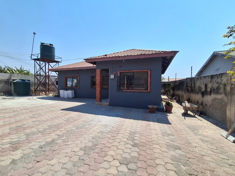 CHUDLEIGH NEAR ZESCO OFFICES| RECENTLY REFURBISH VACANT THREE BED (3) TOWN HOUSE |YARD ONLY TWO HOMES|RENTAL PRICE K10,000