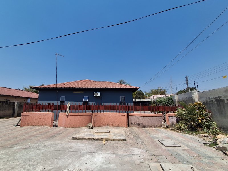 CHUDLEIGH NEAR ZESCO OFFICES| RECENTLY REFURBISH VACANT THREE BED (3) TOWN HOUSE |YARD ONLY TWO HOMES|RENTAL PRICE K10,000