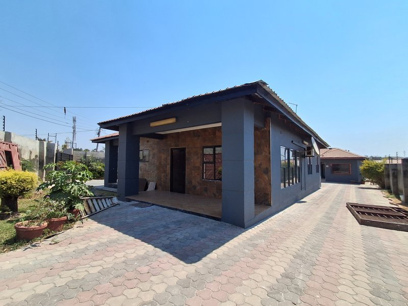 CHUDLEIGH NEAR ZESCO OFFICES| RECENTLY REFURBISH VACANT THREE BED (3) TOWN HOUSE |YARD ONLY TWO HOMES|RENTAL PRICE K10,000