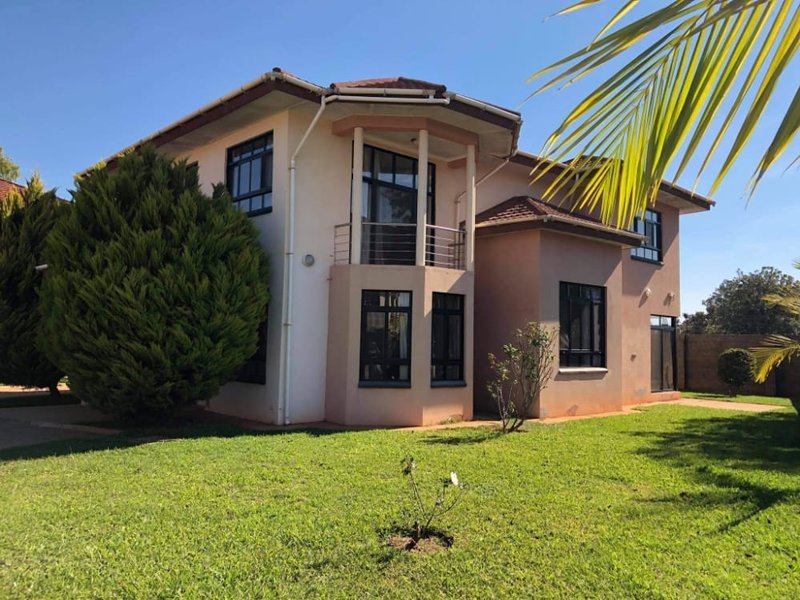 WOODLANDS – EXECUTIVE 4-BEDROOM DOUBLE STOREY HOUSE IN A GATED COMPLEX
