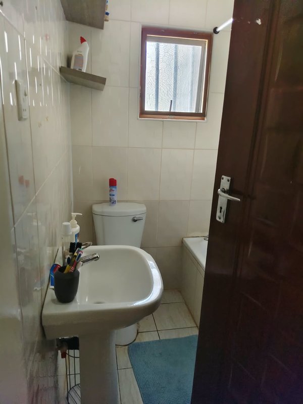 IBEX NEAR THE AMERICAN EMBASSY|NEAT THREE (3) BEDROOM FLAT|RENT|YARD ONLY THREE  (3) FLATS|K17,000