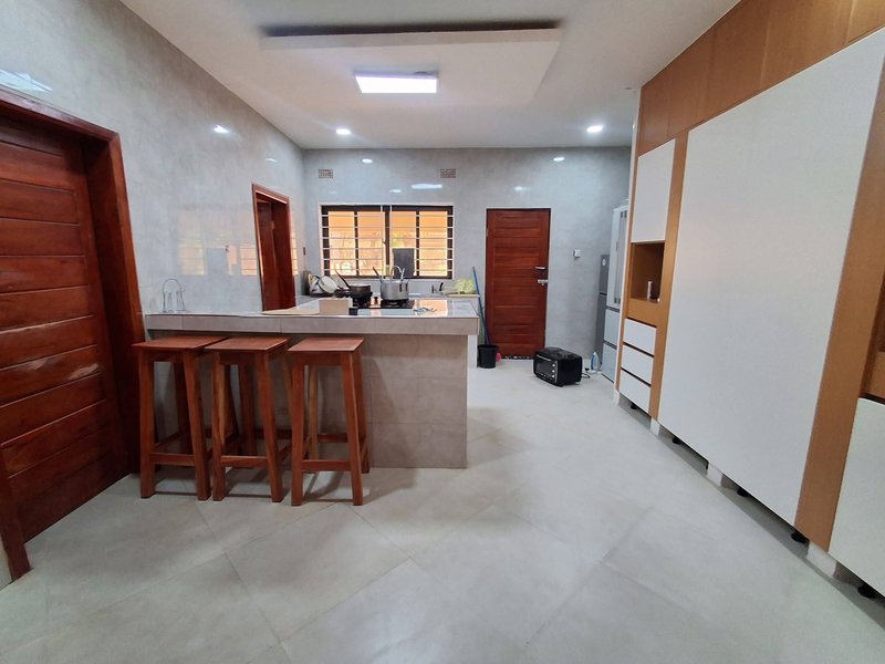 IBEX HILL| STANDALONE FOUR (4) BED HOUSE THREE  (3) BED ENSUITE| PLUS COTTAGE | RENT|K20,000 NEG