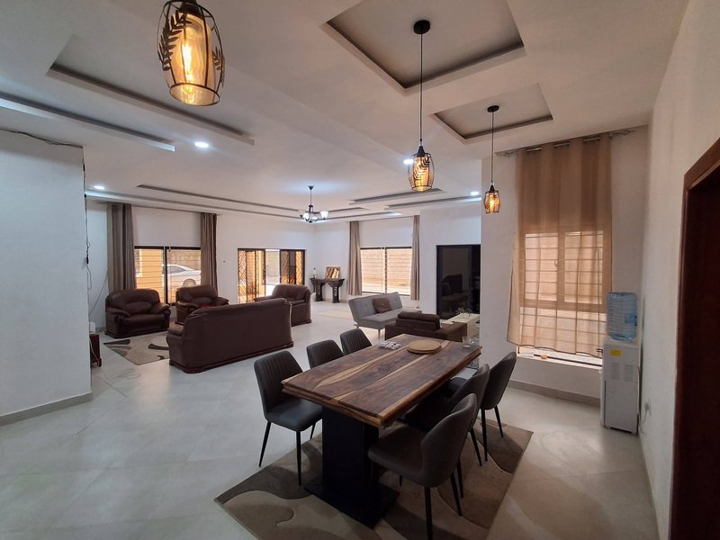 IBEX HILL| STANDALONE FOUR (4) BED HOUSE THREE  (3) BED ENSUITE| PLUS COTTAGE | RENT|K20,000 NEG