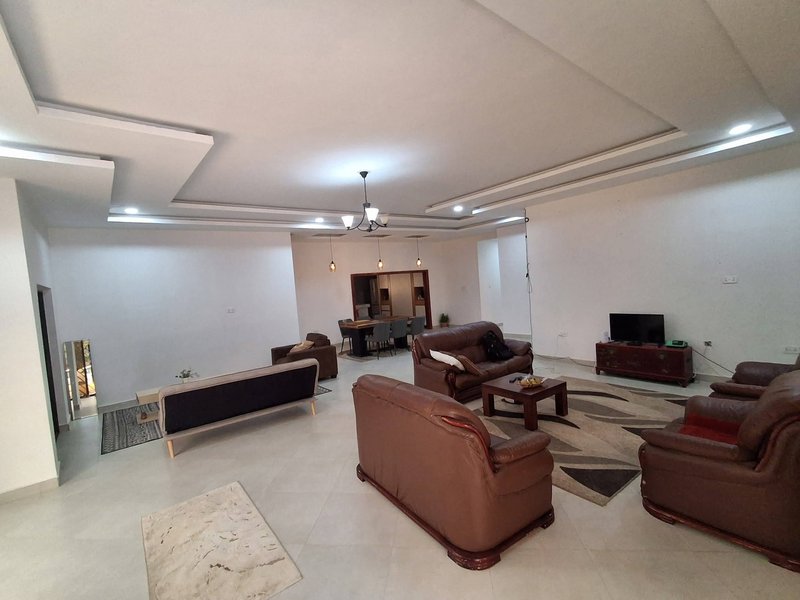 IBEX HILL| STANDALONE FOUR (4) BED HOUSE THREE  (3) BED ENSUITE| PLUS COTTAGE | RENT|K20,000 NEG