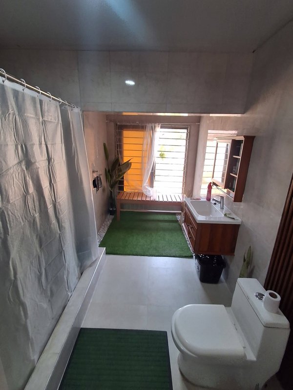 IBEX HILL| STANDALONE FOUR (4) BED HOUSE THREE  (3) BED ENSUITE| PLUS COTTAGE | RENT|K20,000 NEG