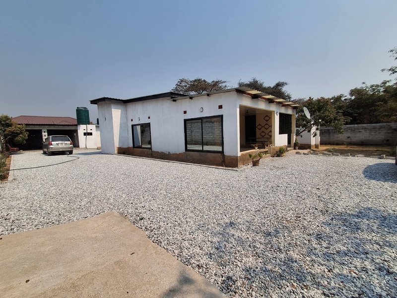 IBEX HILL| STANDALONE FOUR (4) BED HOUSE THREE  (3) BED ENSUITE| PLUS COTTAGE | RENT|K20,000 NEG