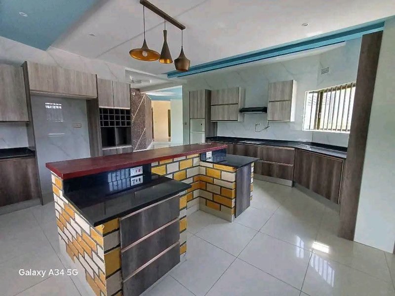 5-BEDROOM DOUBLE-STOREY HOUSE FOR RENT – STATE LODGE