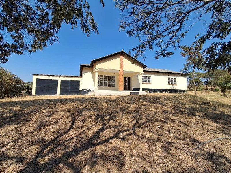 CHILANGA MOUNT MAKULU|FARM HOUSE 🏡|RENT|5 ACRE LAND EXT|K15,000