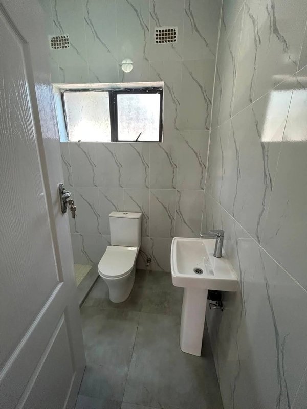 HOUSE FOR RENT FOXDALE/ROMA