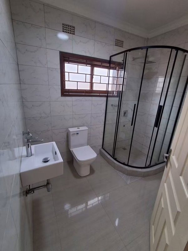 IBEX HILL BEHIND PICK AND PAY| SPACIOUS STANDALONE FOUR (4) BED PLUS STUDY & COTTAGE|SPACIOUS YARD SPACE|BACKUP POWER|RENT|K30,000