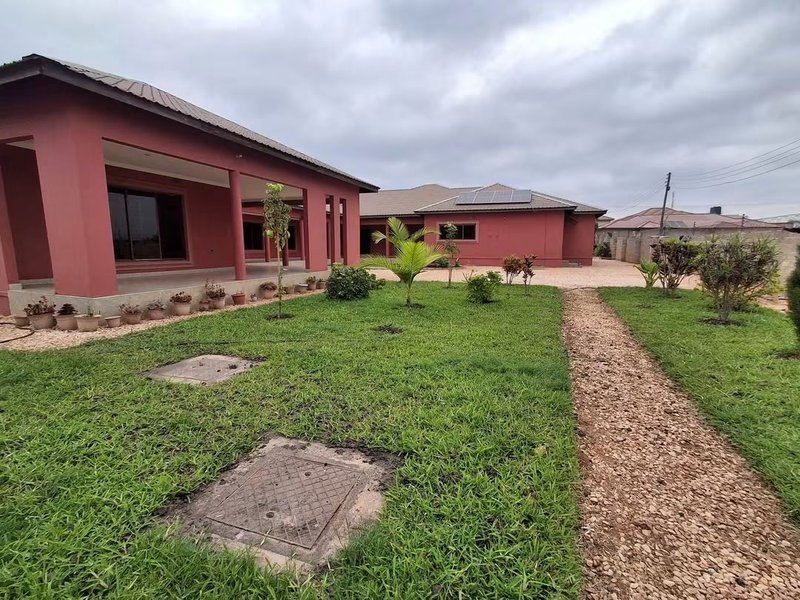 IBEX HILL BEHIND PICK AND PAY| SPACIOUS STANDALONE FOUR (4) BED PLUS STUDY & COTTAGE|SPACIOUS YARD SPACE|BACKUP POWER|RENT|K30,000