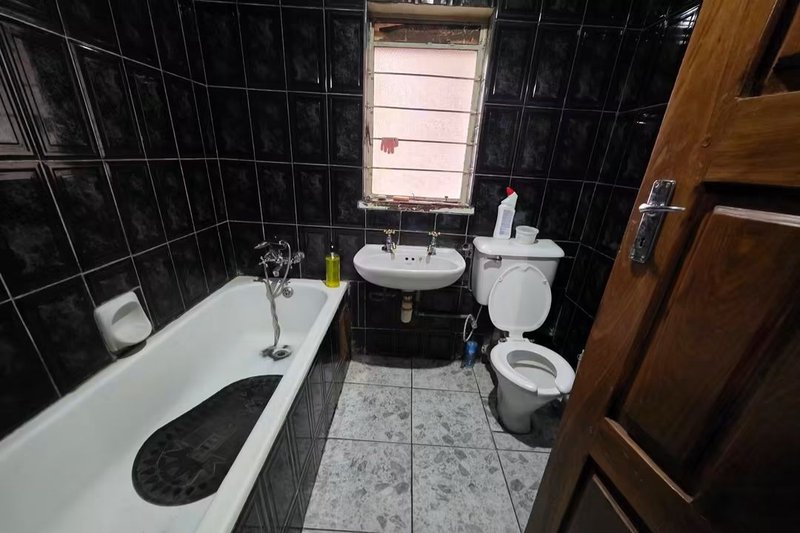 Prime location || 2 Bedroomed flat |For sale| longacres near intercontinental hotel | K1.350,000
