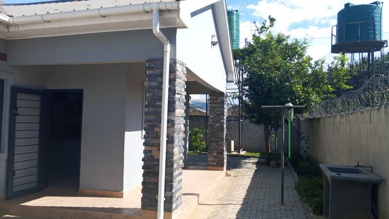 4-BEDROOM FLAT FOR RENT – VORNA VALLEY