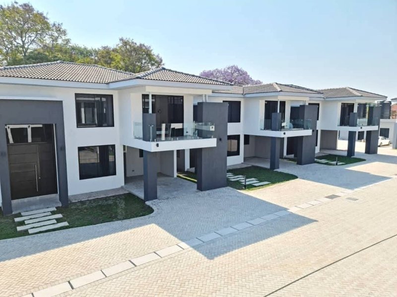 Three Bedroom Furnished, Longacres