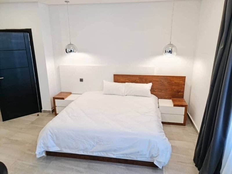 Three Bedroom Furnished, Longacres