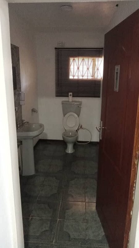 Six Bedroom For Sale  Makeni