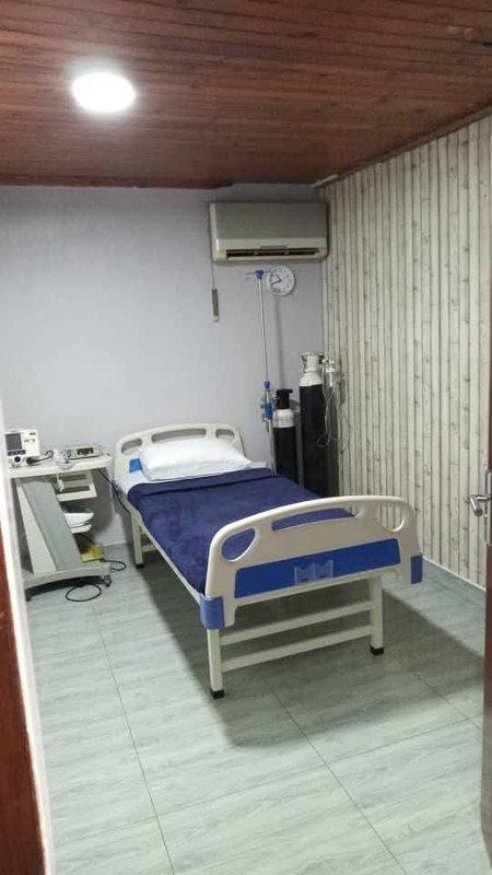 Six Bedroom For Sale  Makeni