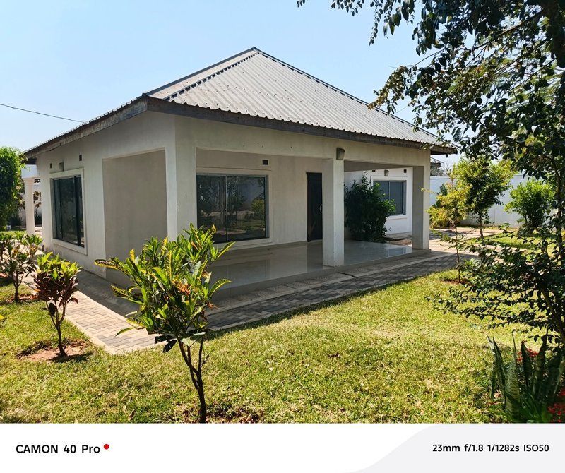 SILVEREST BEHIND SILVEREST GARDEN|STANDALONE 3*BED MSC|SALE|K2.6M