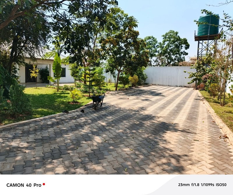 SILVEREST BEHIND SILVEREST GARDEN|STANDALONE 3*BED MSC|SALE|K2.6M