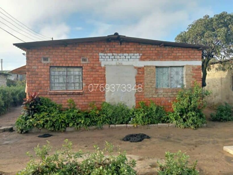 3 bedrooms and 2 rooms for sale in Mtendere main