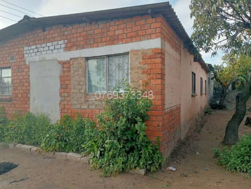 3 bedrooms and 2 rooms for sale in Mtendere main