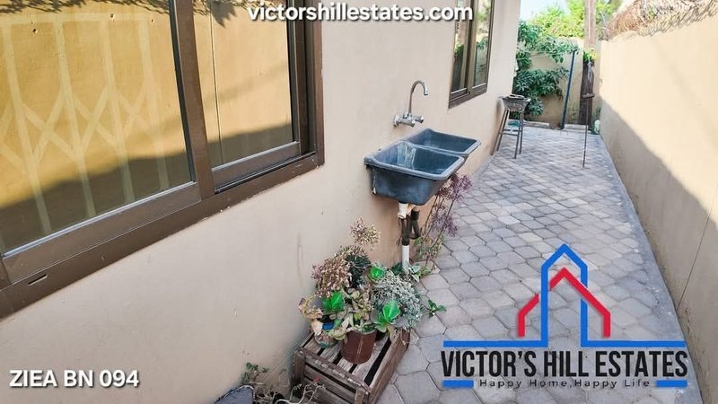 3bed 2bath house, with a block of 3 flats for sale