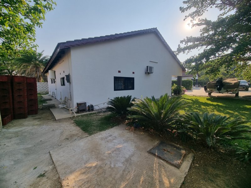 Dual property for sale in Eureka Park