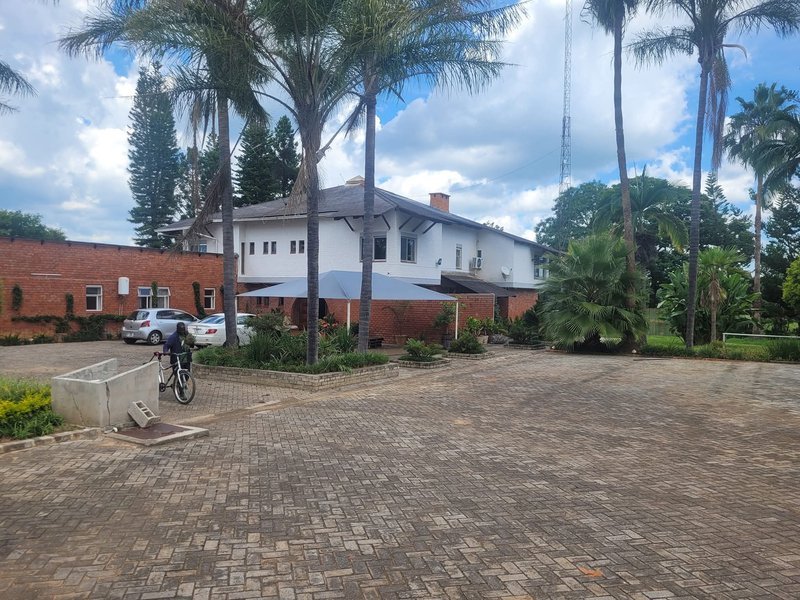 Six Bedroom House, Leopards Hill