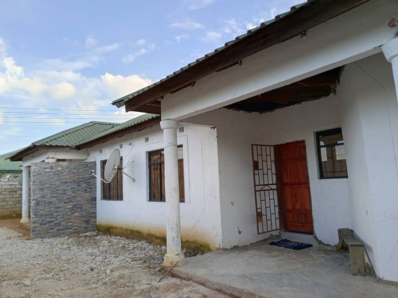 Semi-detached flats in Meanwood Ndeke phase 3
