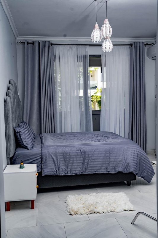 3bed 2.5bath fully furnished apartment